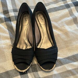 Life stride black peep toe espadrille size 9.5 no box . Never worn outside